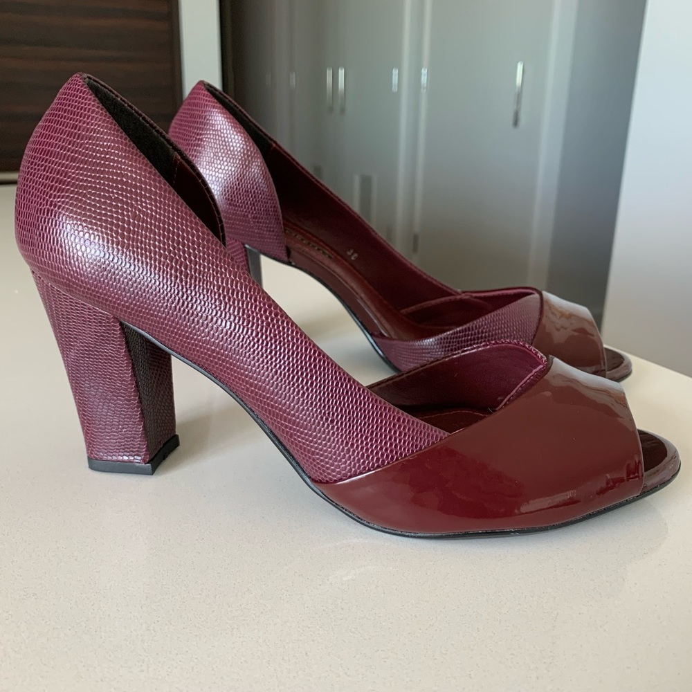 Corello Maroon Leather Peep Toe Pump